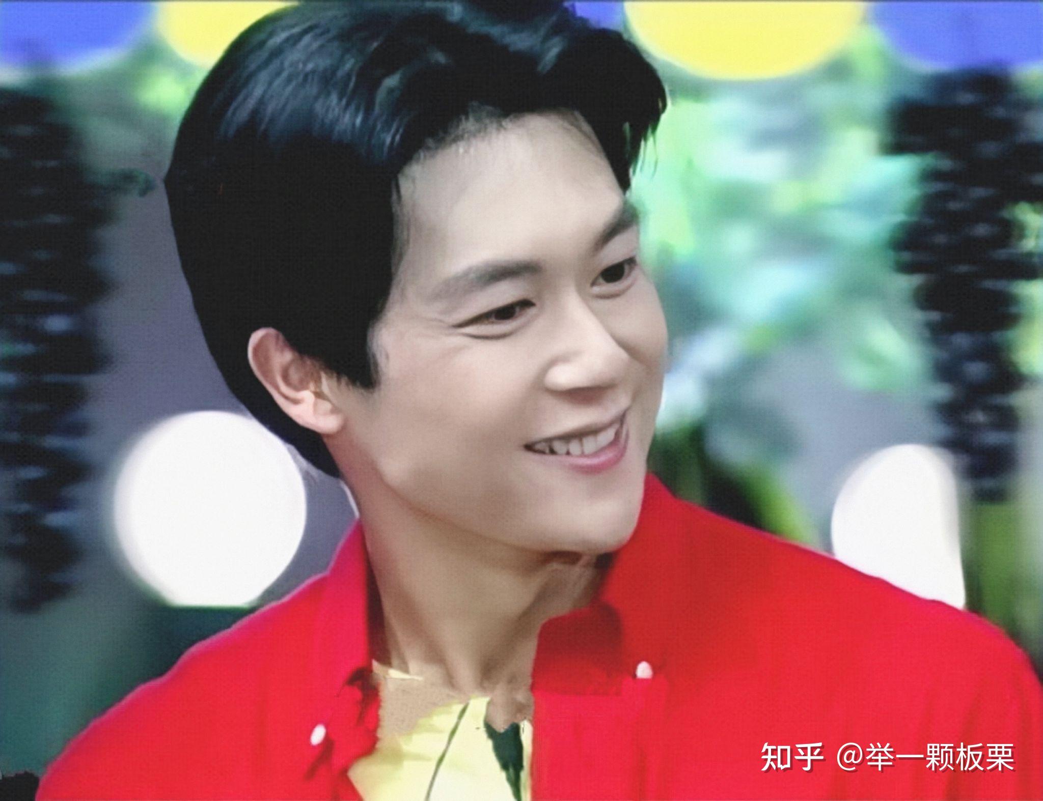 有龙游天下王灿的年少现代照片吗比较青涩的