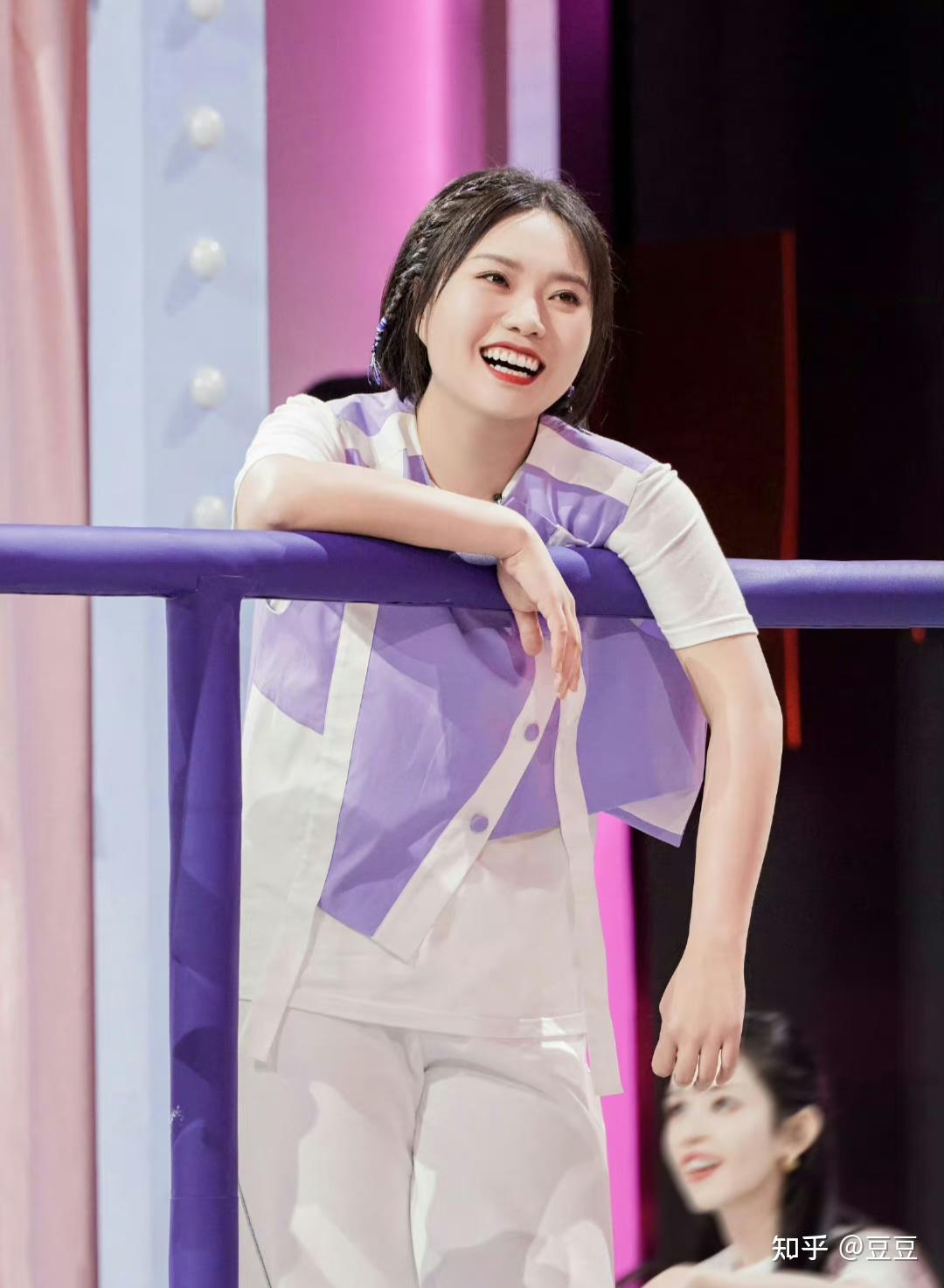 李雪琴是如何突然间爆火的? - 知乎