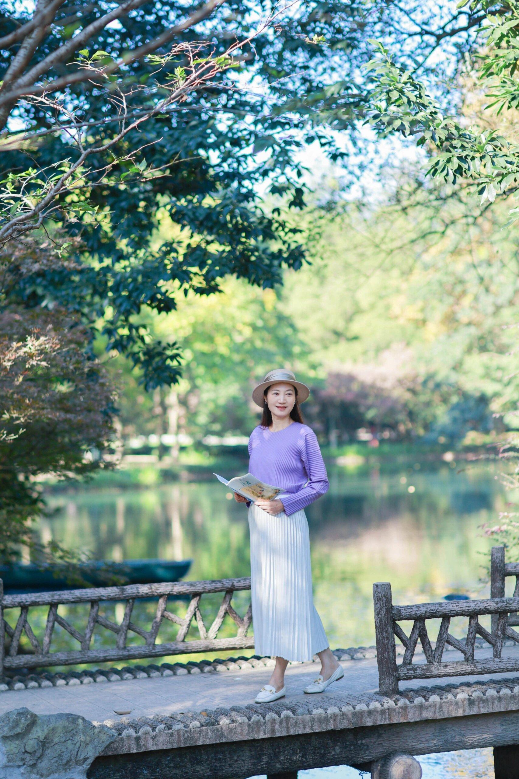 有没有适合中年阿姨拍照姿势?