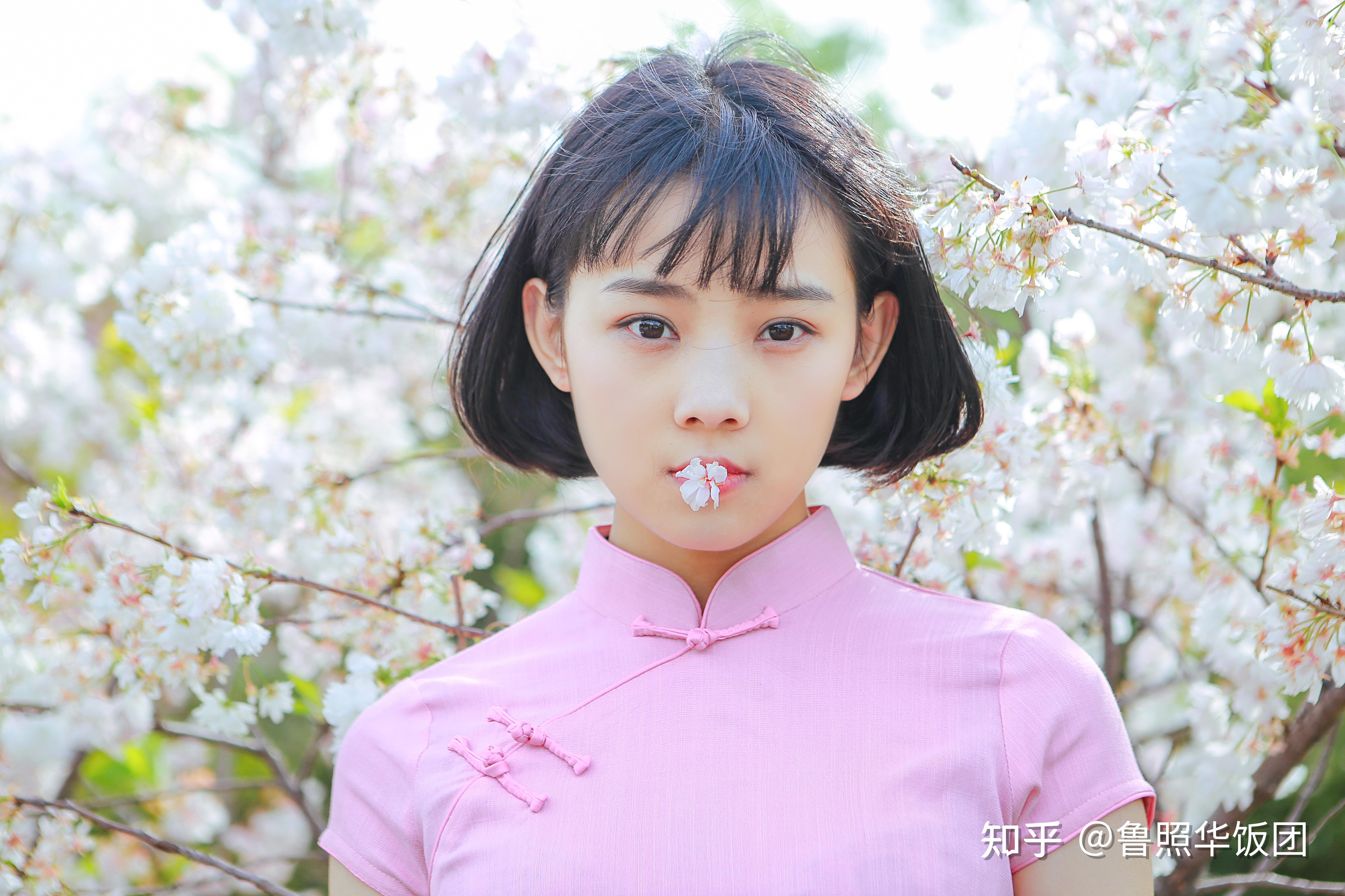 精致五官上演人比花娇演员鲁照华颜值令人惊叹