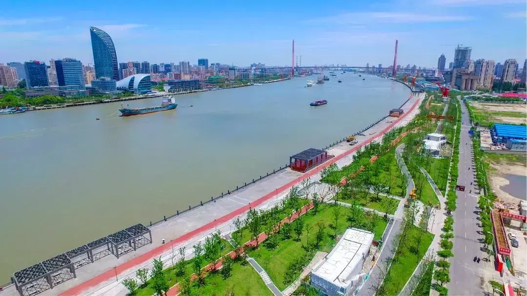 陆家嘴北滨江次新豪宅万科翡翠滨江一期小区后排高区214平四房