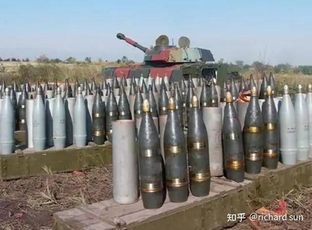 请问射出的炮弹为什么会弹头着地