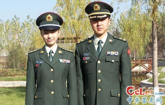 军人的礼服和中式喜服怎么搭配?