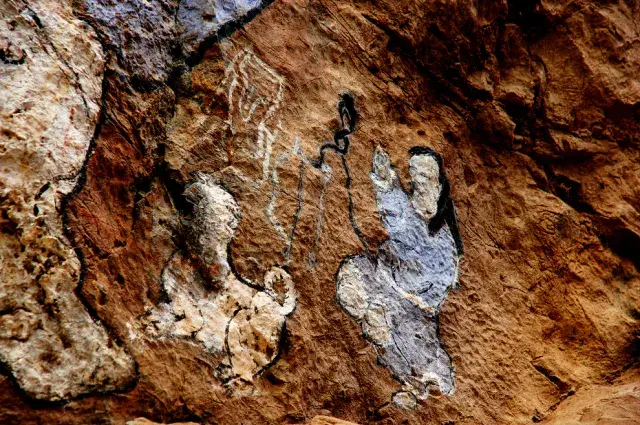 图源:杂多青年还有带着浓厚宗教色彩的法会,跳神,宗教舞蹈等在佐青寺