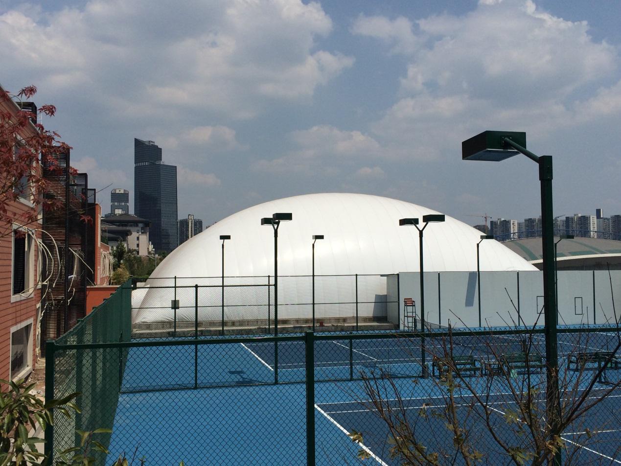 建筑形式,针对煤企客户因煤尘外扬问题,纷纷积极对储煤场进行封闭式