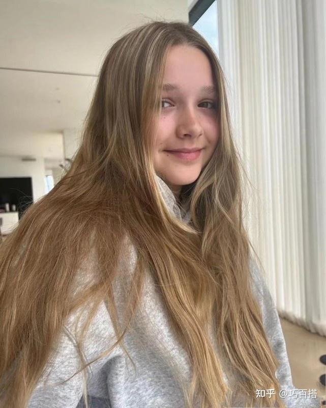 11岁的小七白嫩又漂亮,气质是真的好 - 知乎