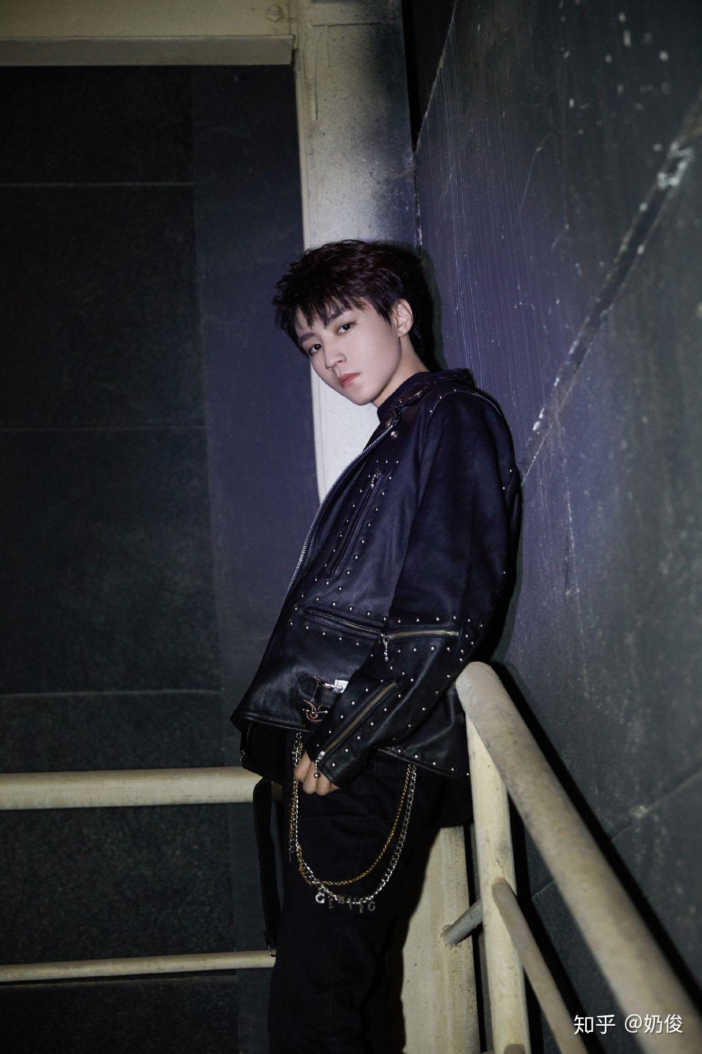 各位有没有王俊凯的侧面照