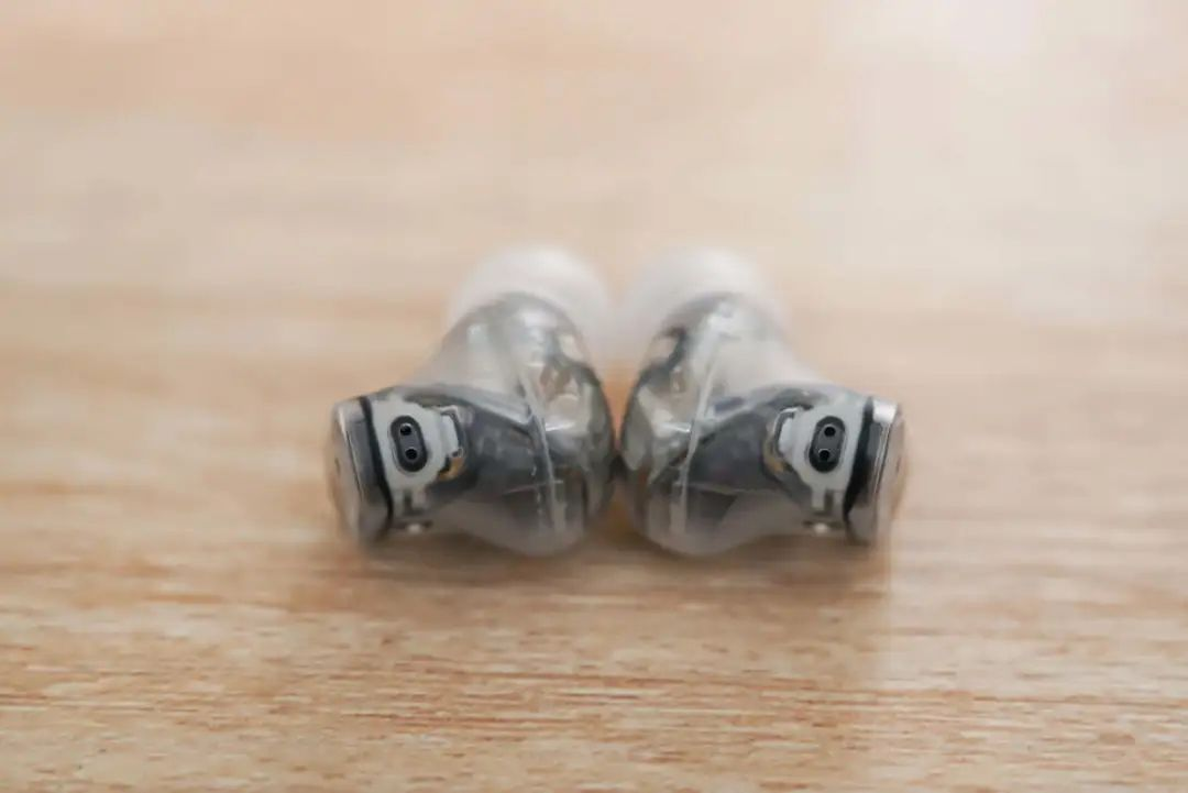 usb-c 接口,并通过 ota 获得了自适应系列功能,巩固了苹果耳机旗舰的