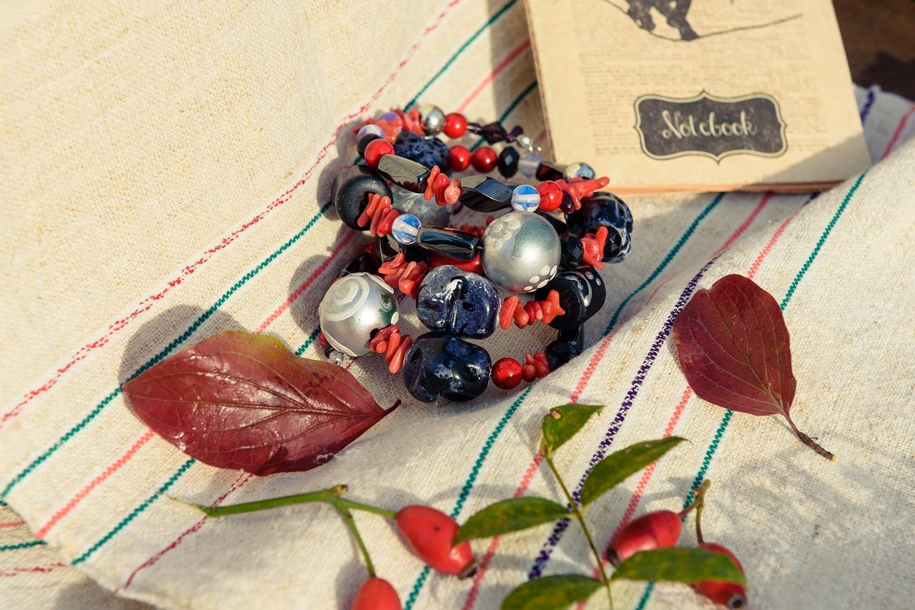 2. 简约项链百搭款