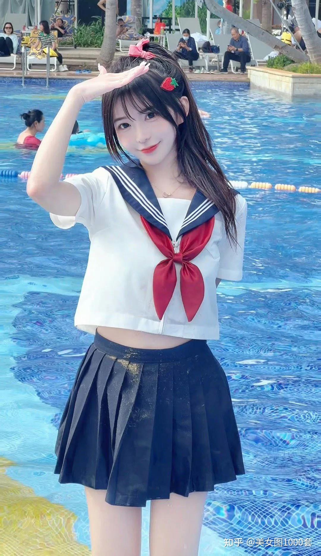 泳池边的清纯女神jk写真展现少女之美与夏日活力