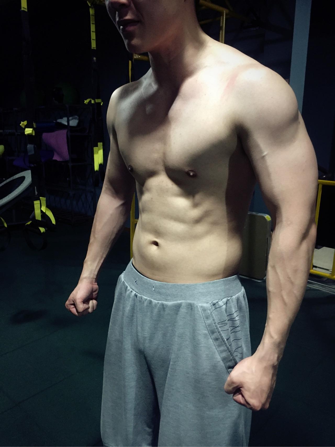 怎样才能练出好身材男 v2-96a5a3df9219672bfd998b93a704c7ce_r.jpg