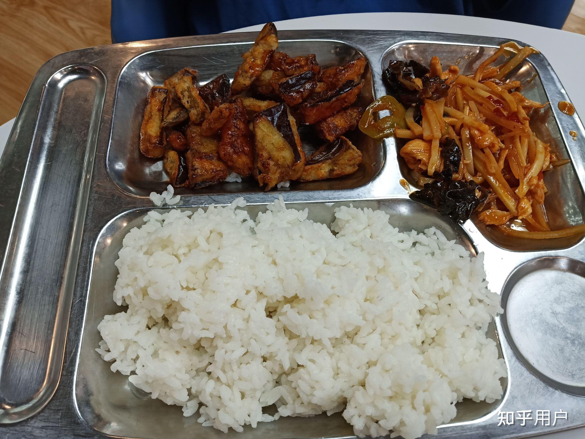 山东职业学院的食堂有哪些推荐的美食?