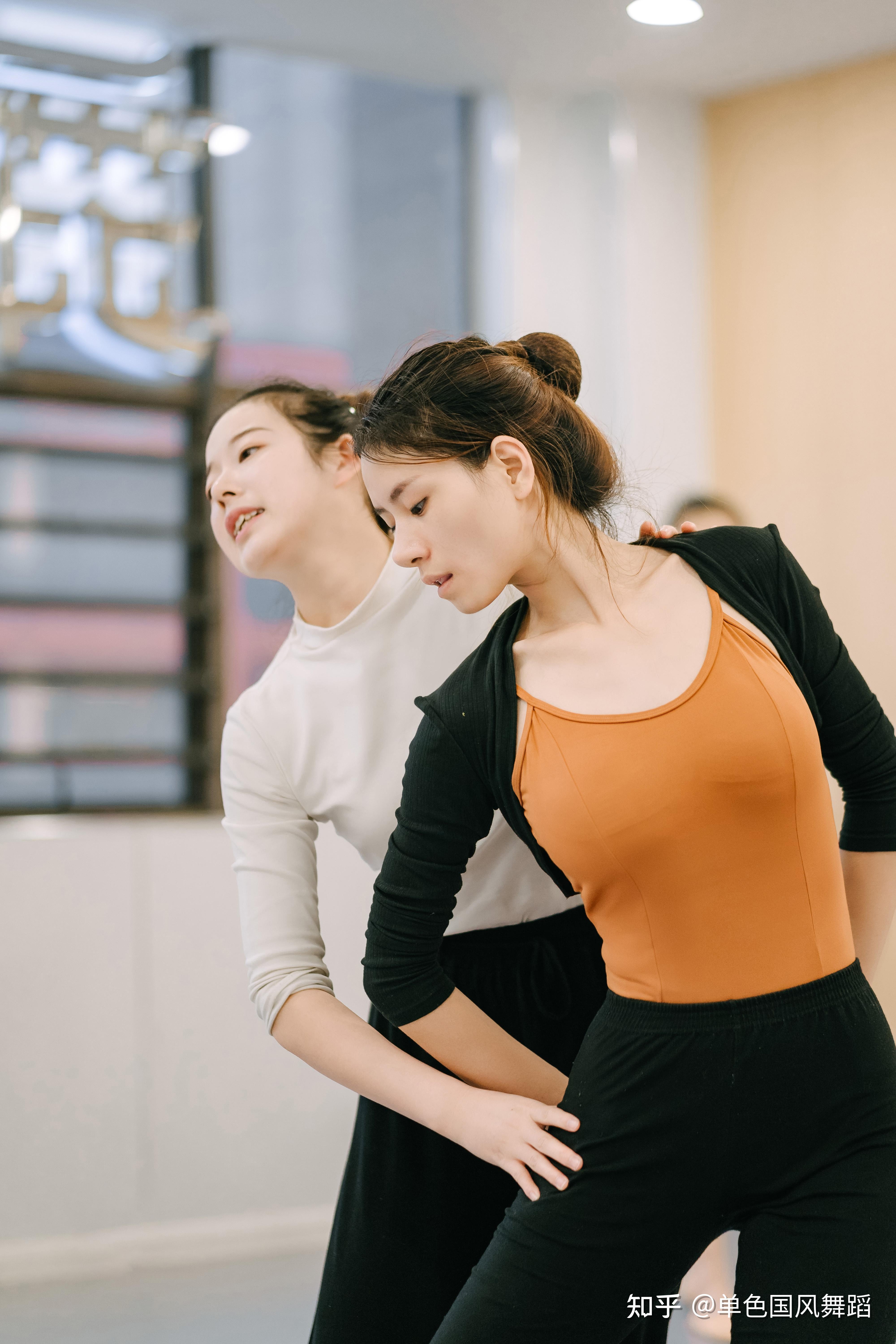 上了几节舞蹈私教课我要炸了01