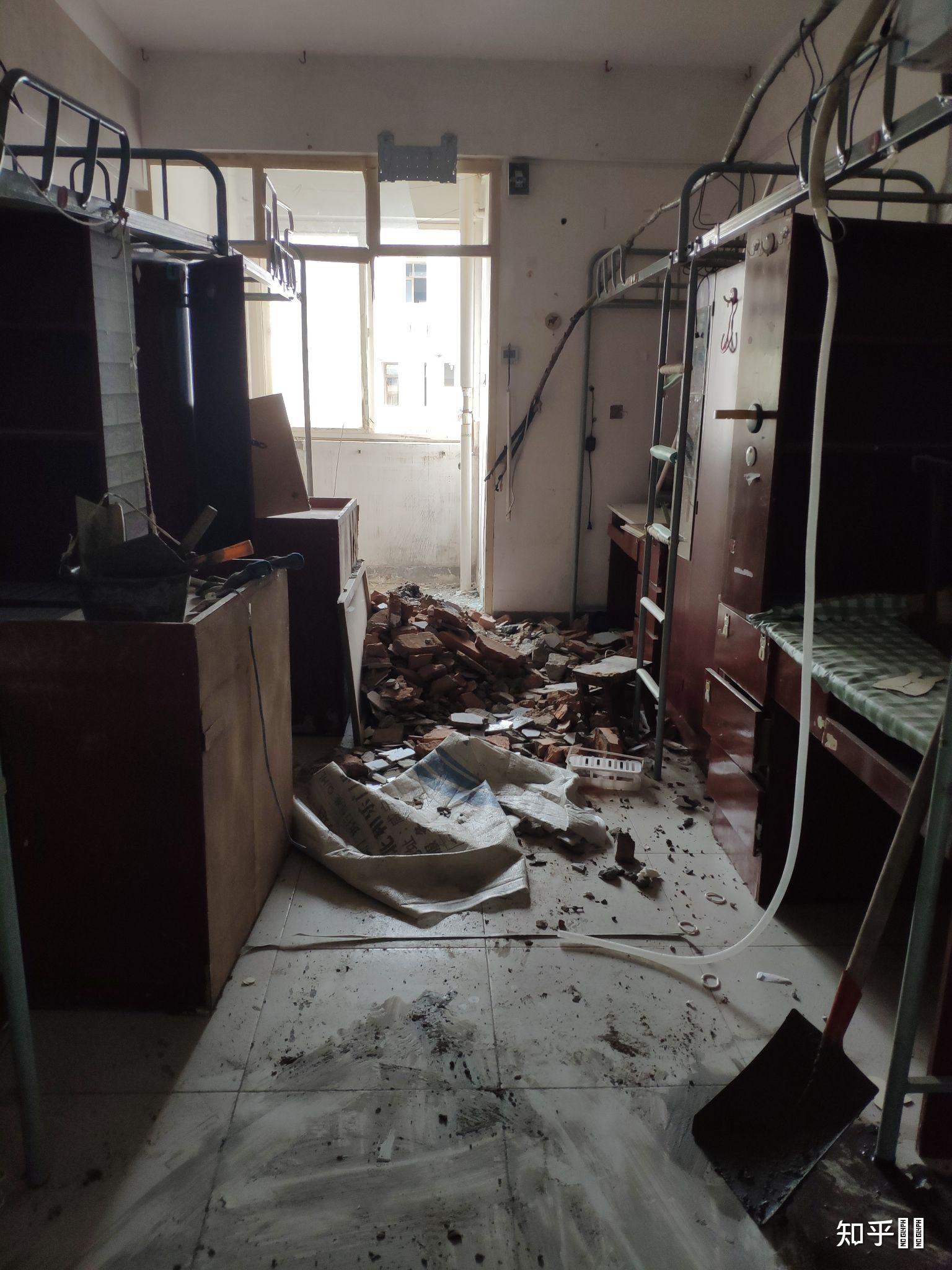 武汉大学宿舍怎么样 为什么看了好多评论都很差的样子( )?