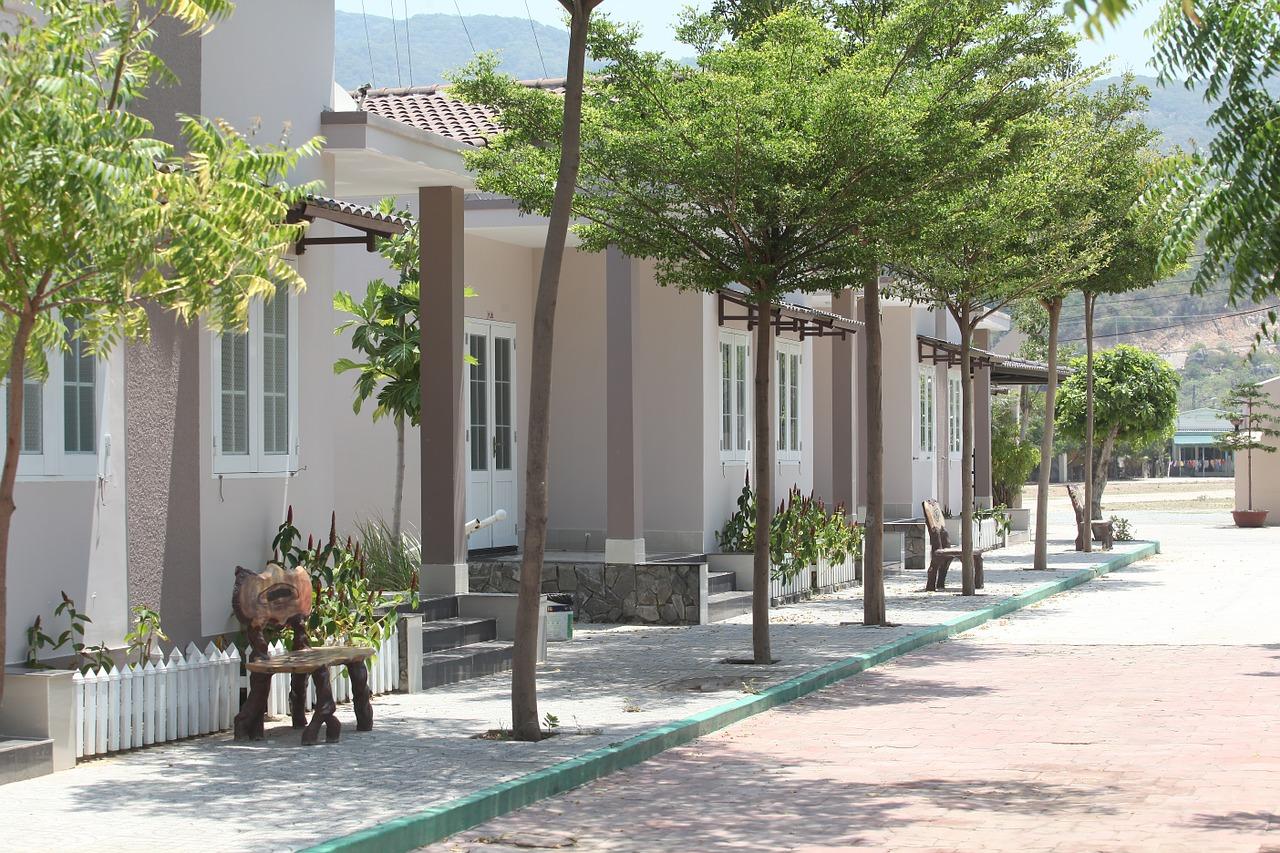 东兴市中心在哪里条街