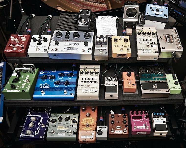 求davidgilmour常用单块效果器的组合最好带图谢谢