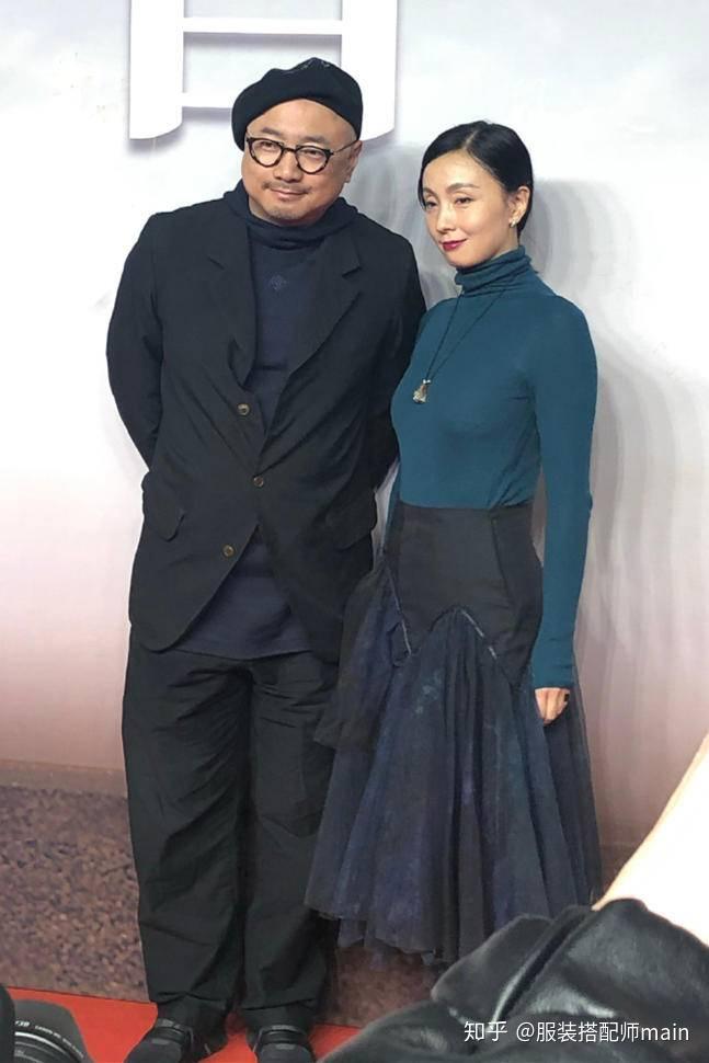 陶虹和老公走红毯48岁容貌身材仍在线徐峥大头戴贝雷帽好可爱