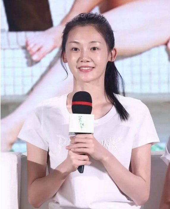 如何评价和汤唯一样大器晚成的《芳华》里何小萍的扮演者苗苗?