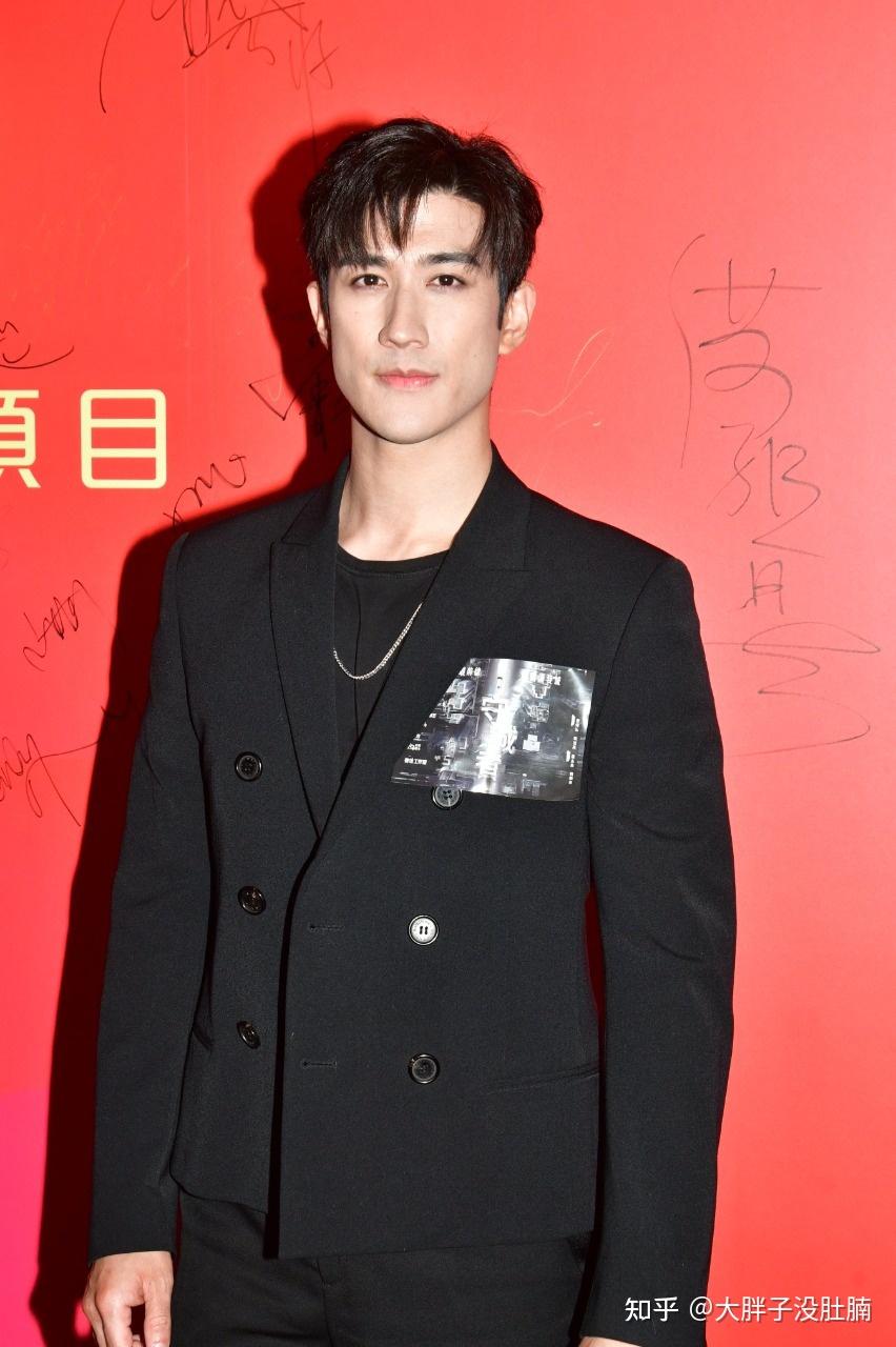 李治廷戴婚戒现身,自曝数月前已结婚,老婆是圈外人