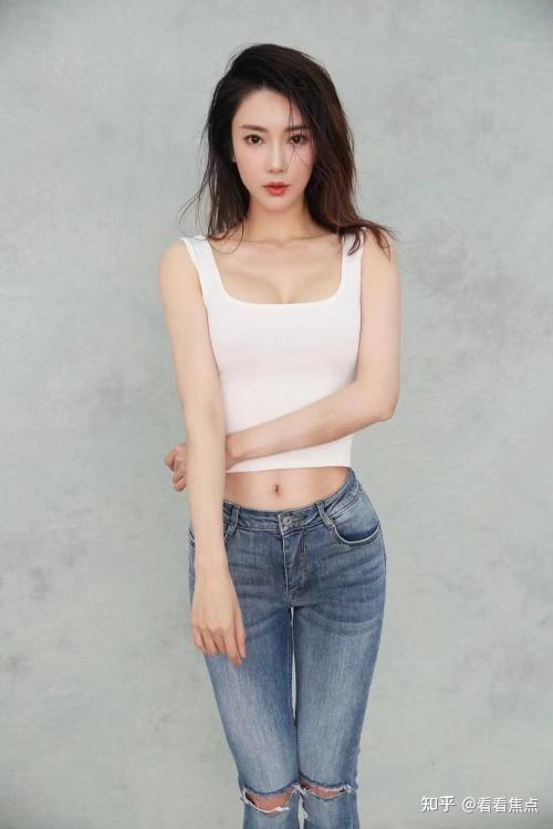 王玺主演灾难电影《食人鱼》热映 新角色热度拉满