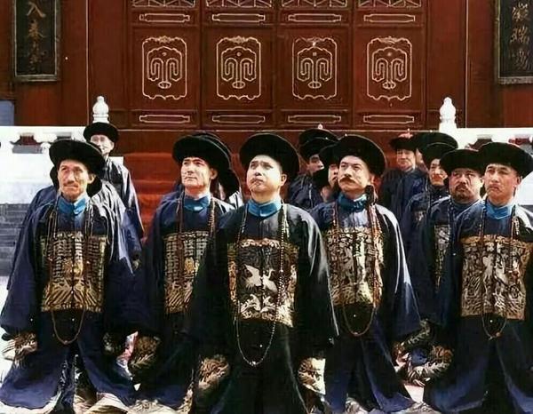 中国官场实行跪拜之礼，究竟是从何时开始 - 知乎