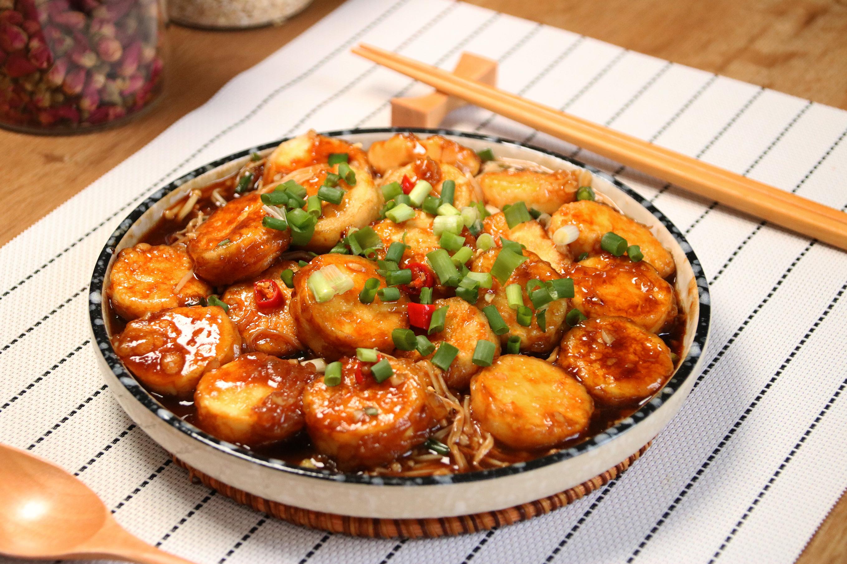 萝卜鲫鱼汤简单的做法就能让汤汁奶白鲜甜可口营养丰富