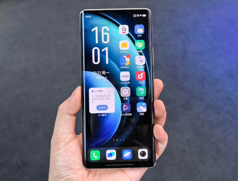 手机参数:搭载天玑9300处理器,配备自研芯片v2,正面有一块6.