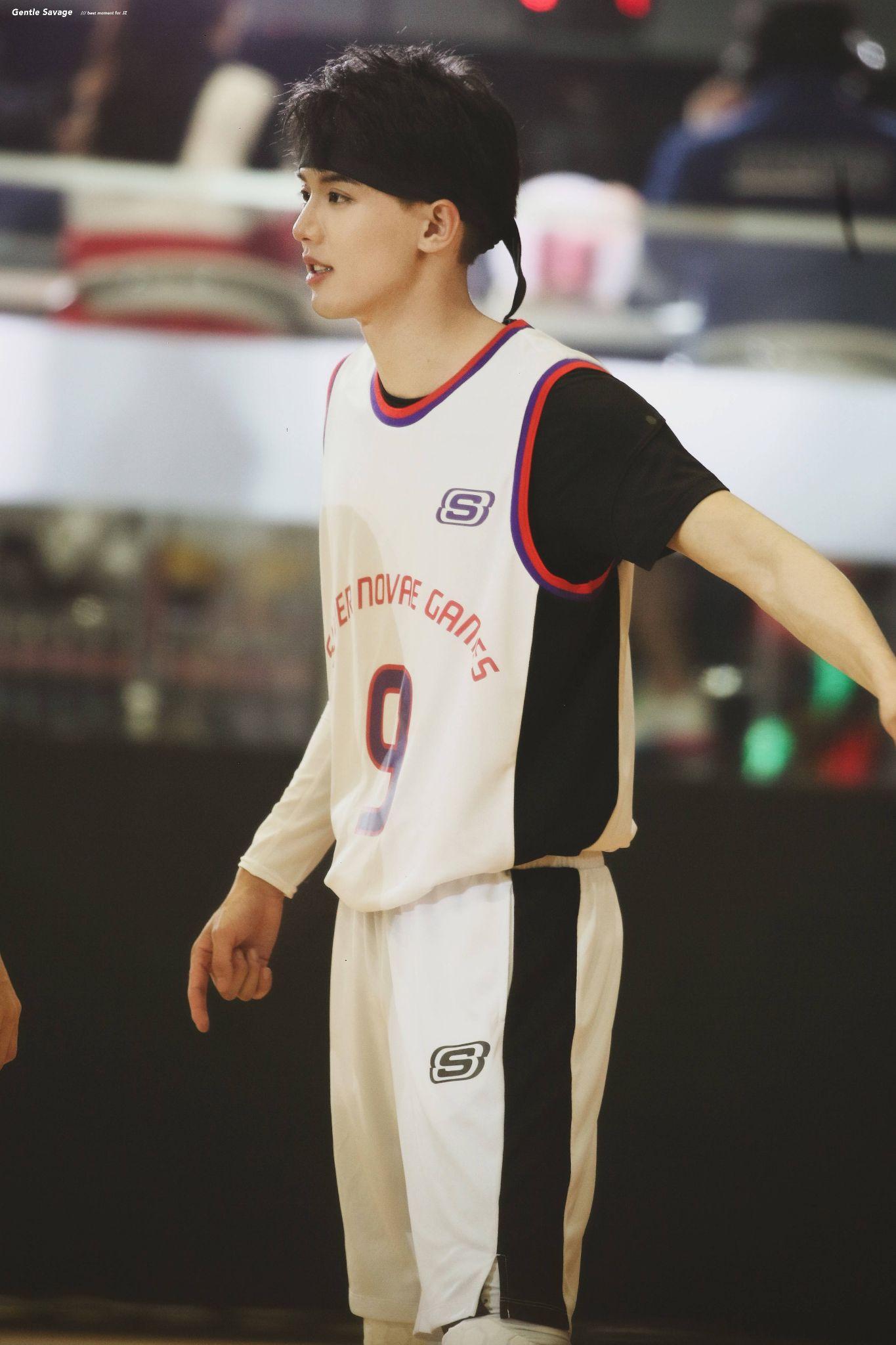 周峻纬有哪些出圈神图? - 知乎