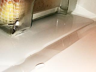 冰箱冷藏室有积水从哪来的该怎么办