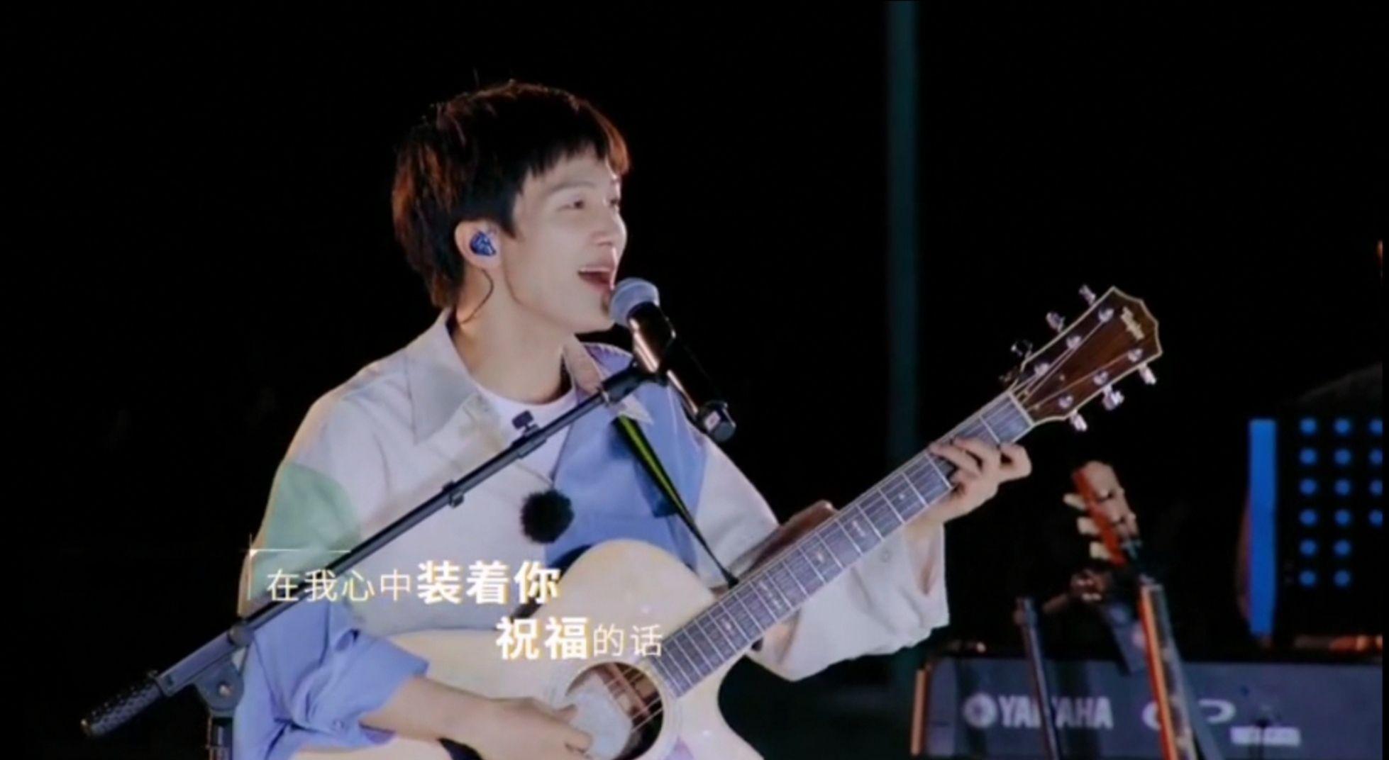 怎样评价周深在新手驾到汽车音乐会中演唱的真夏的樱花