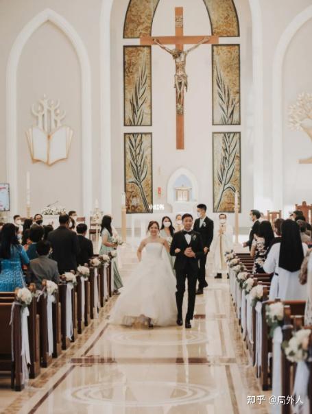 的礼仪方式,如果我们在菲律宾结婚的话都是需要在教堂举行婚礼仪式