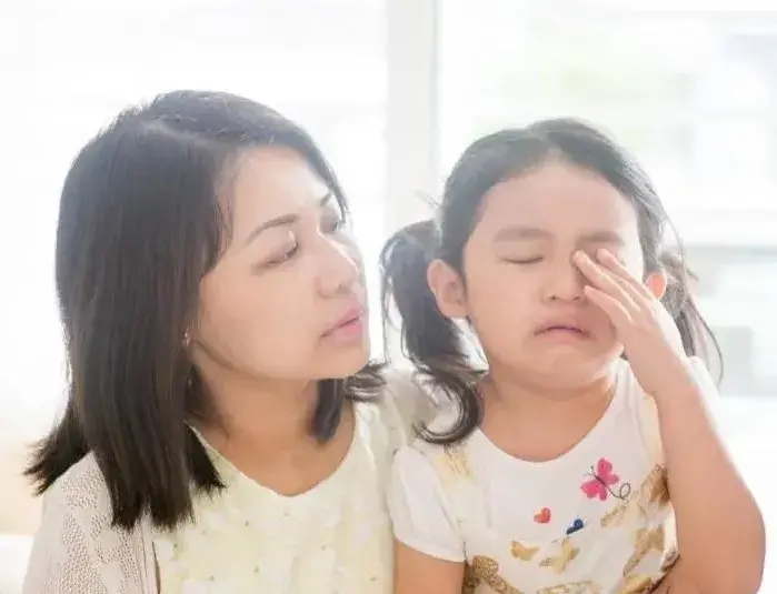 分享:今年6岁的佳佳,家住在湖南,是一个非常聪明的孩子,长得像母亲