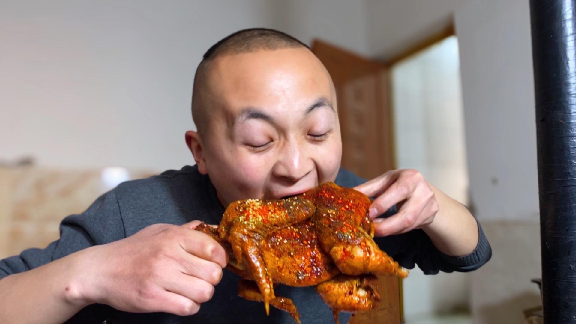 我电饭锅动了,我不玩了,再玩就吃不下了!