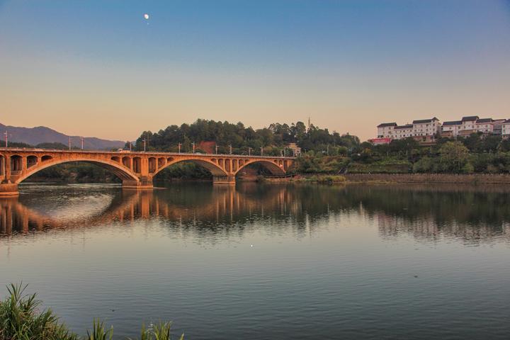 《吸引力法则》作者:埃斯特·希克斯和杰瑞·希克斯