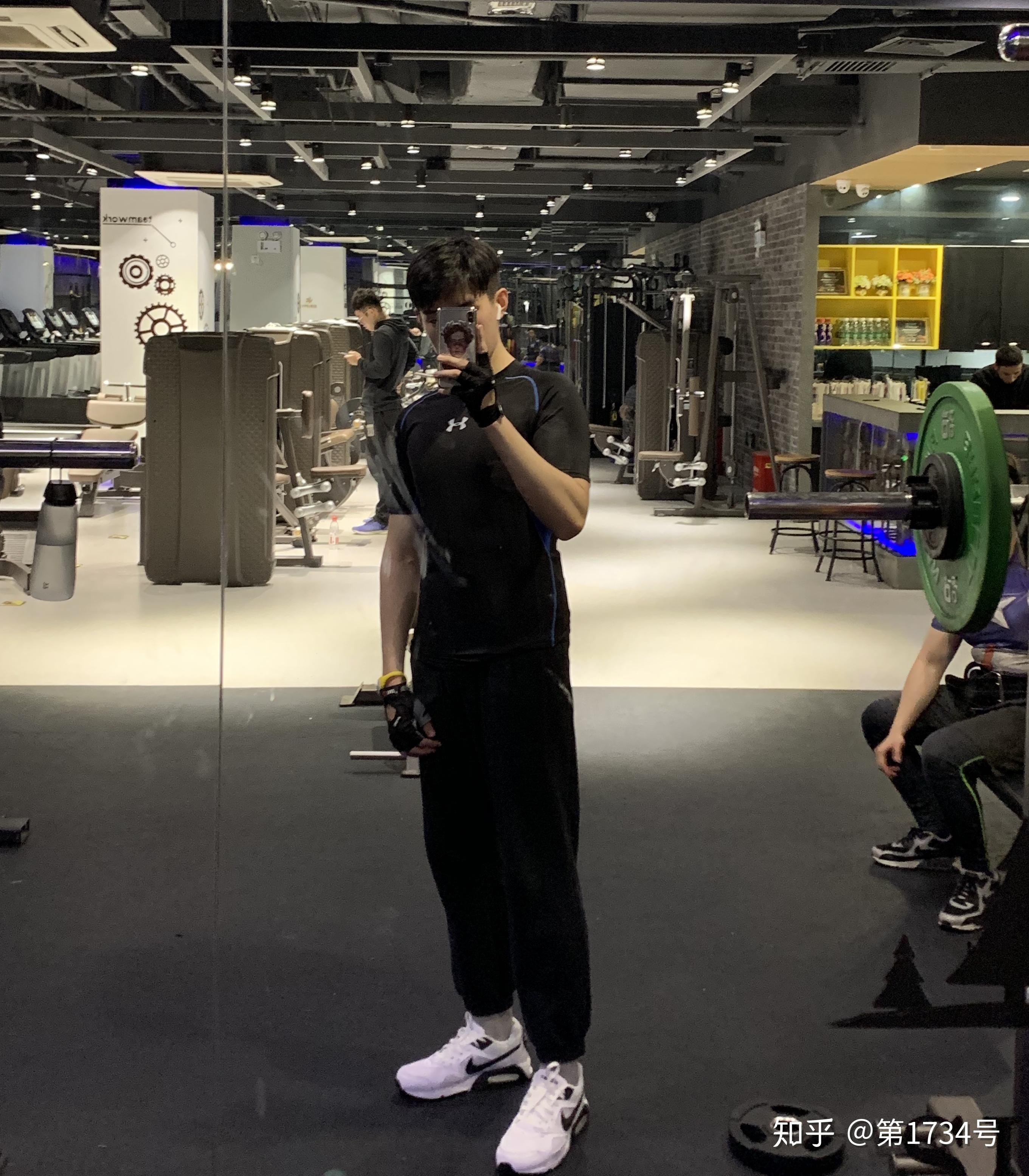 净身高183的男生体重多少时身材最标准啊