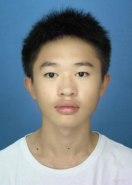 厚嘴唇塌鼻子单眼皮的男生还有救吗