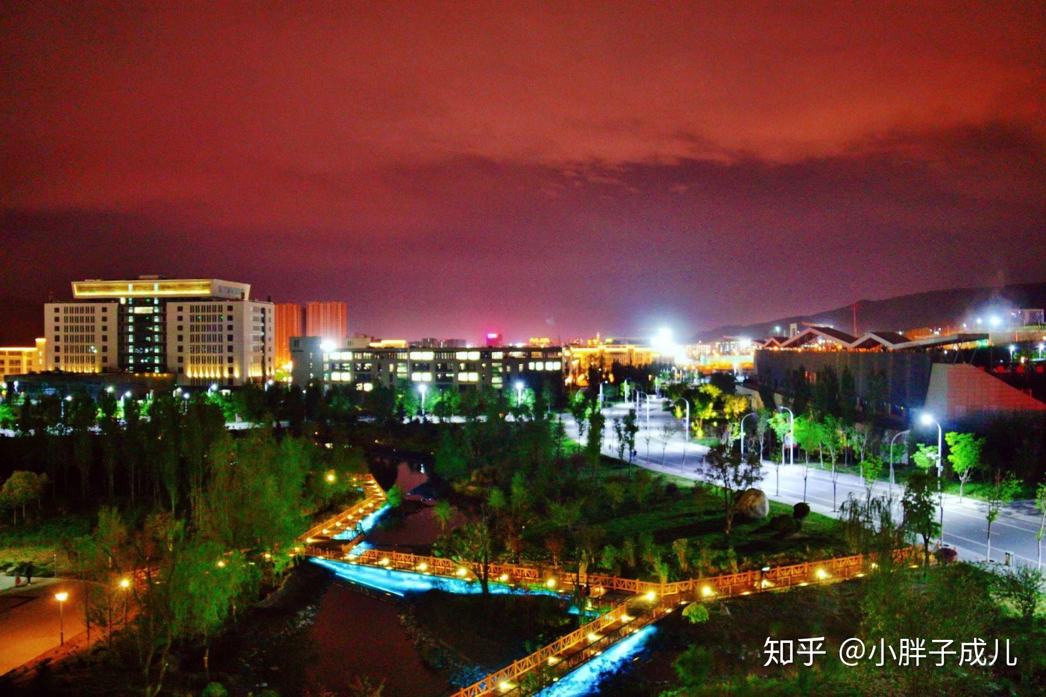 青海师范大学夜景图片