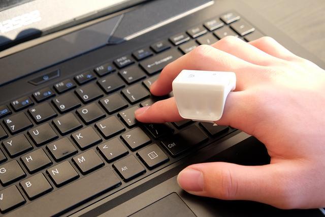 我去鼠标店逛了一圈,最后竟然选择了传说中最没性价比的手指鼠标 - 知