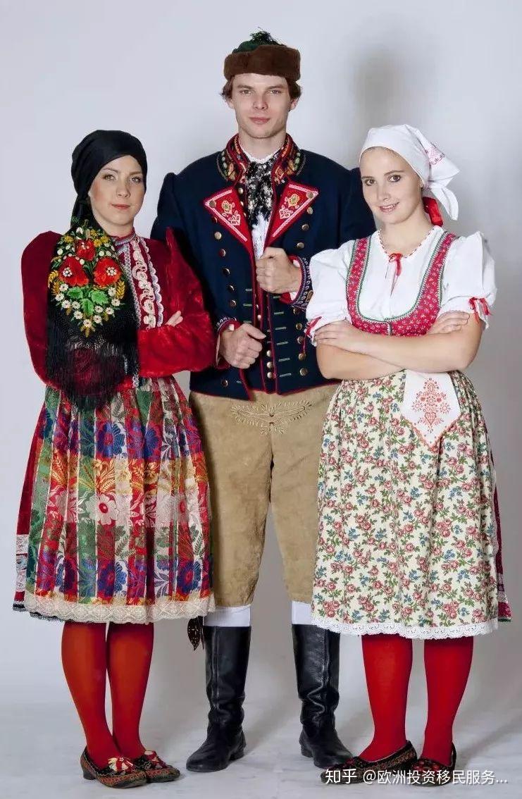 其世界其他民族一样,斯洛伐克人也有自己的民族服饰(slovensk05 kr