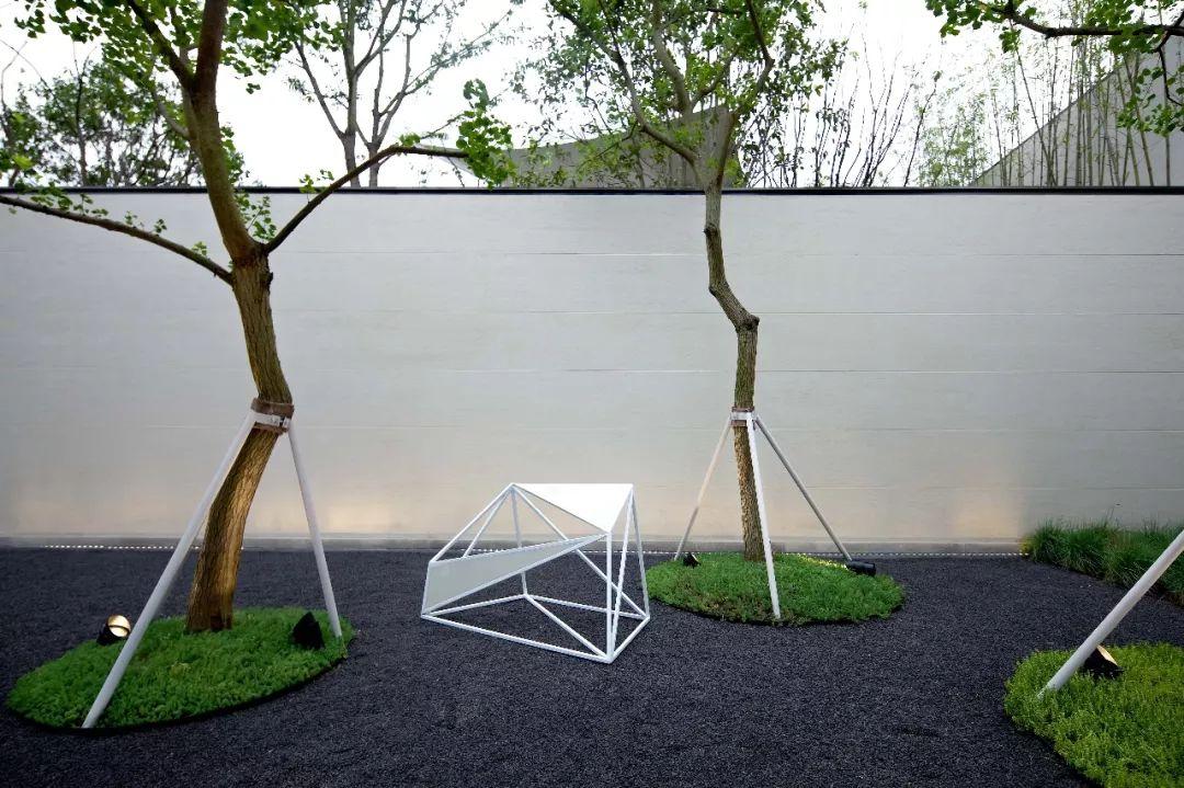 想让庭院景观漂亮就得给它做背景