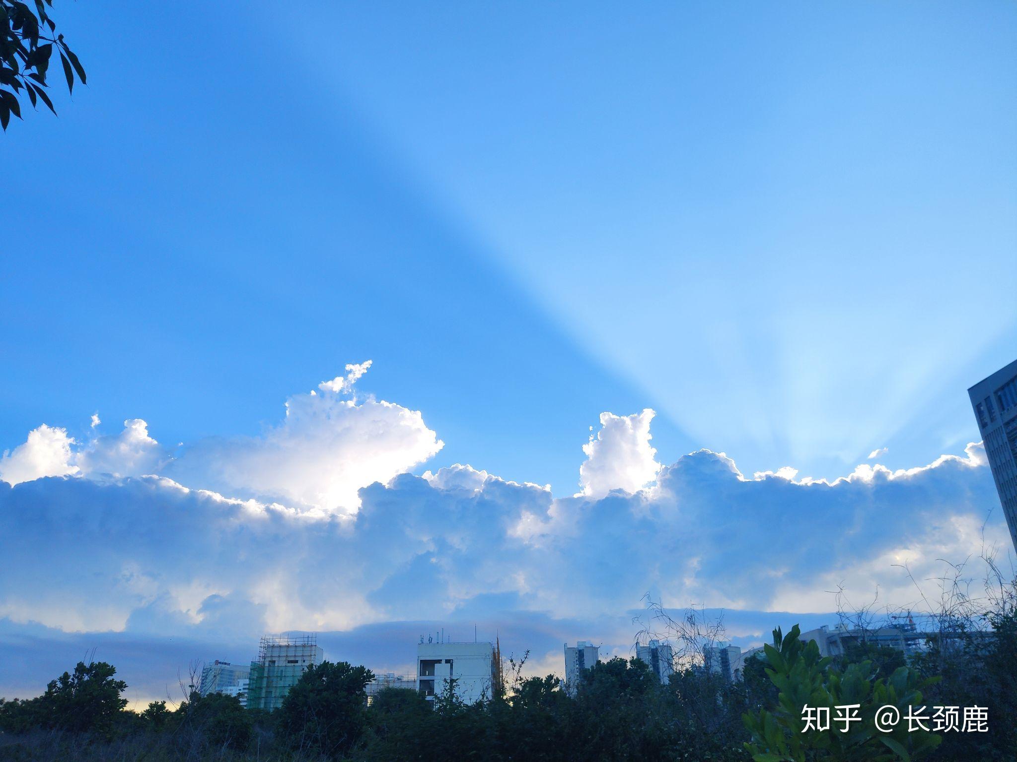 能不能分享一张你手机相册里最美的天空照