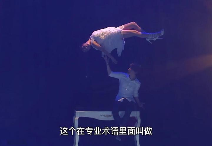 春晚魔术表演，从刘谦到邓男子，“奇迹”的结局，竟如出一辙 - 知乎