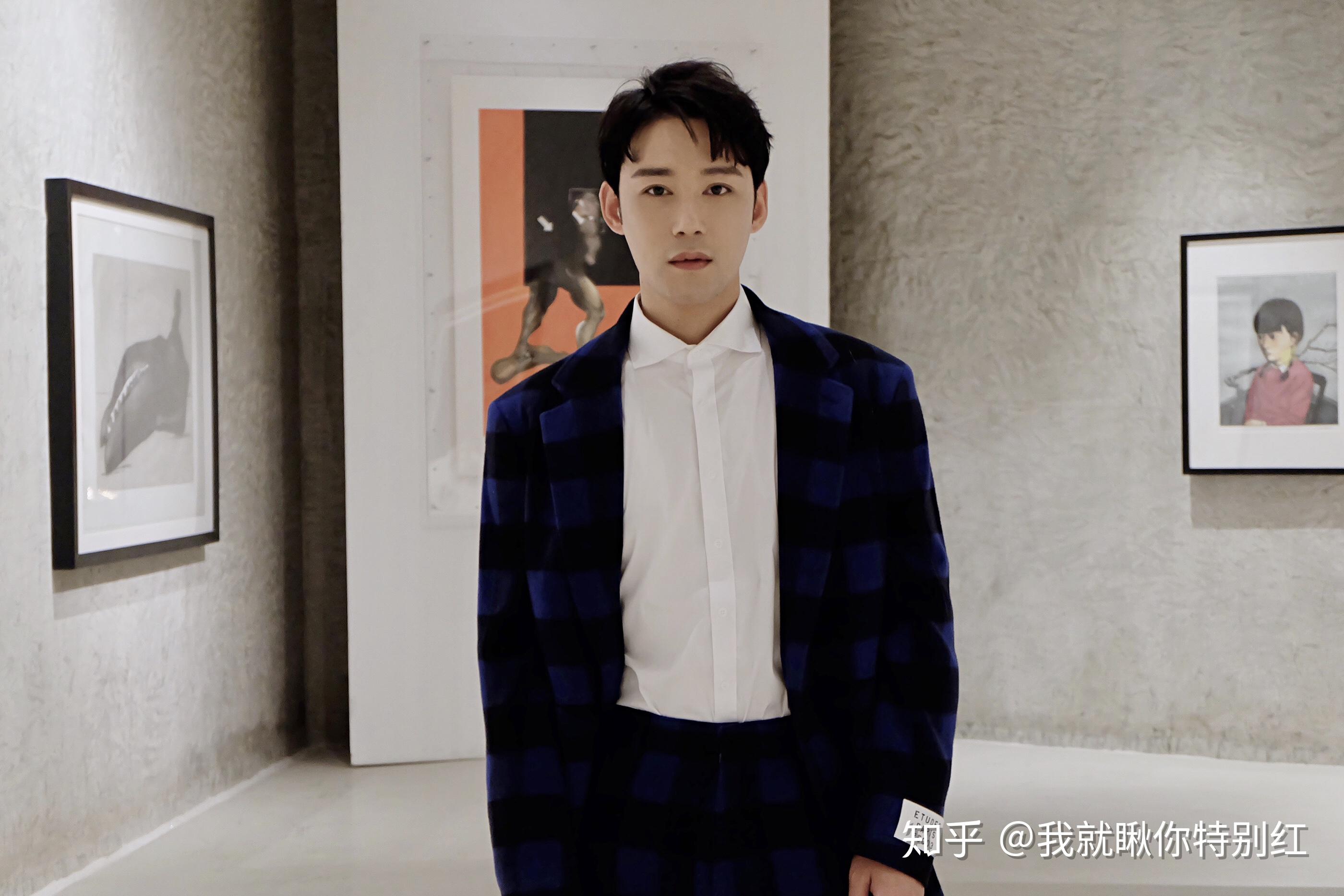 高凯元亮相时尚造型秀 格纹蓝衫尽显绅士品格 - 知乎