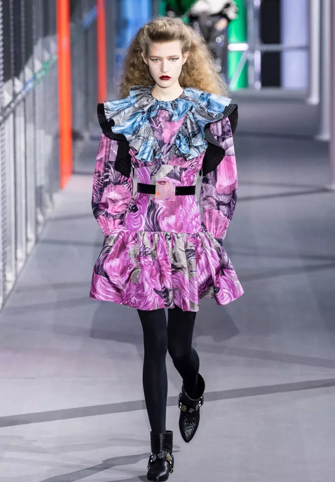 包豪斯扎染艺术2020年春夏流行服装设计主题