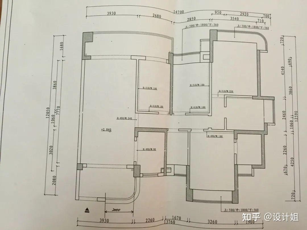 如下圖:①斜線填充的是承重牆一般正規的戶型圖,圖紙上都會標註承重牆