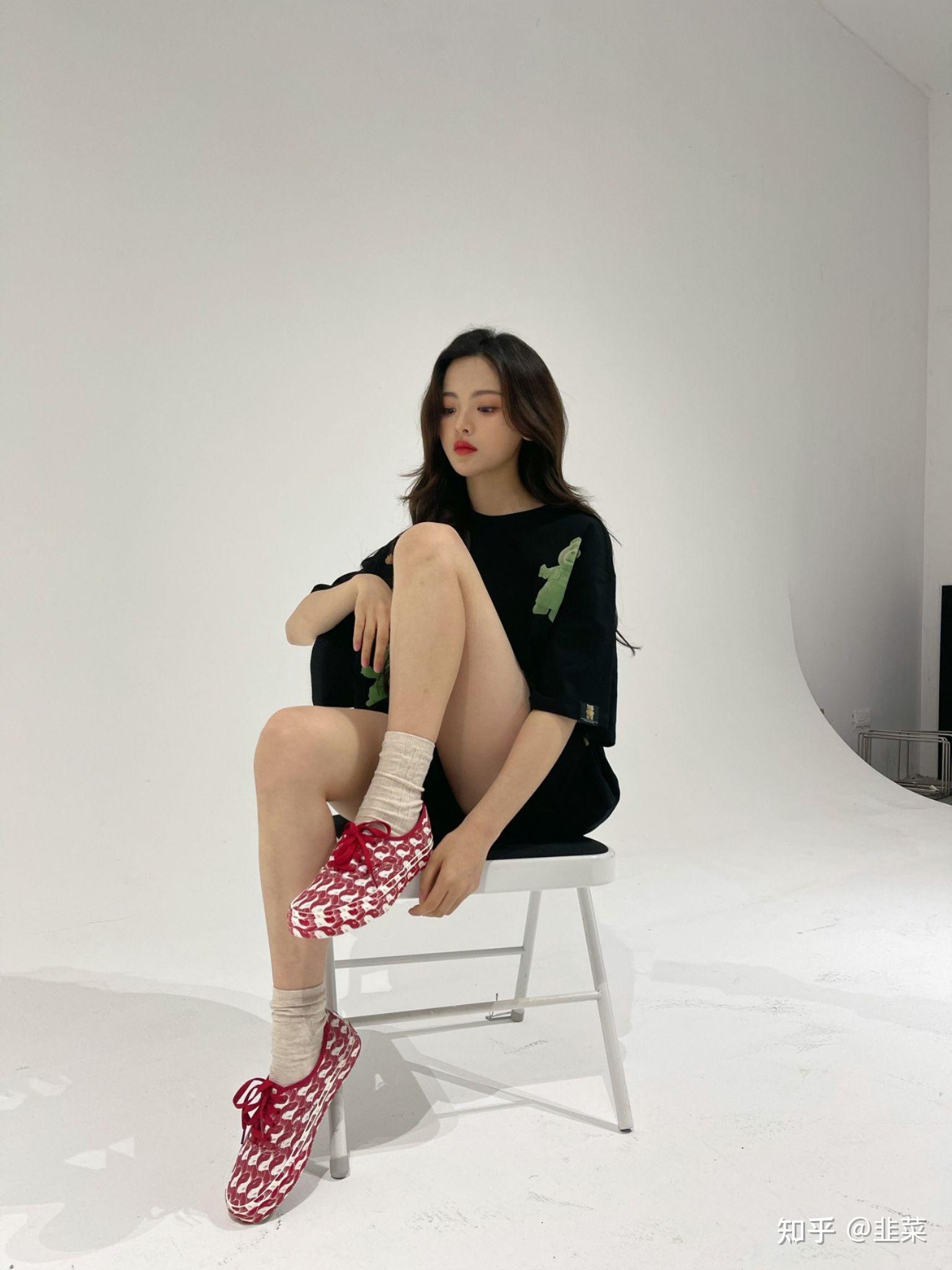 杨超越胸不大为什么还有人说她身材好? - 知乎