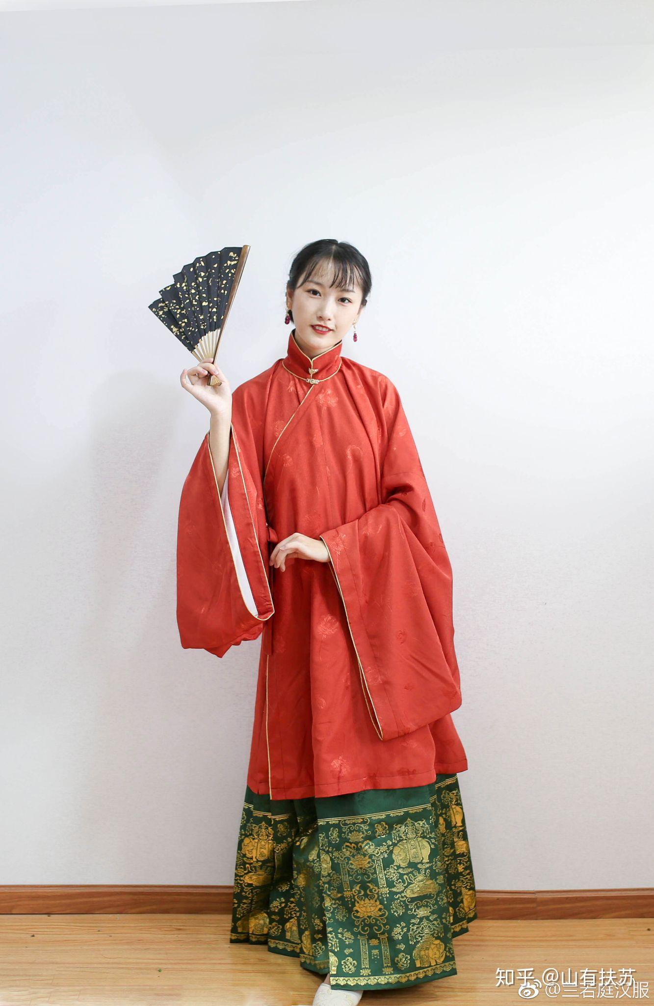 求答兰若庭家的太平有象你们长袄和马面配的啥颜色