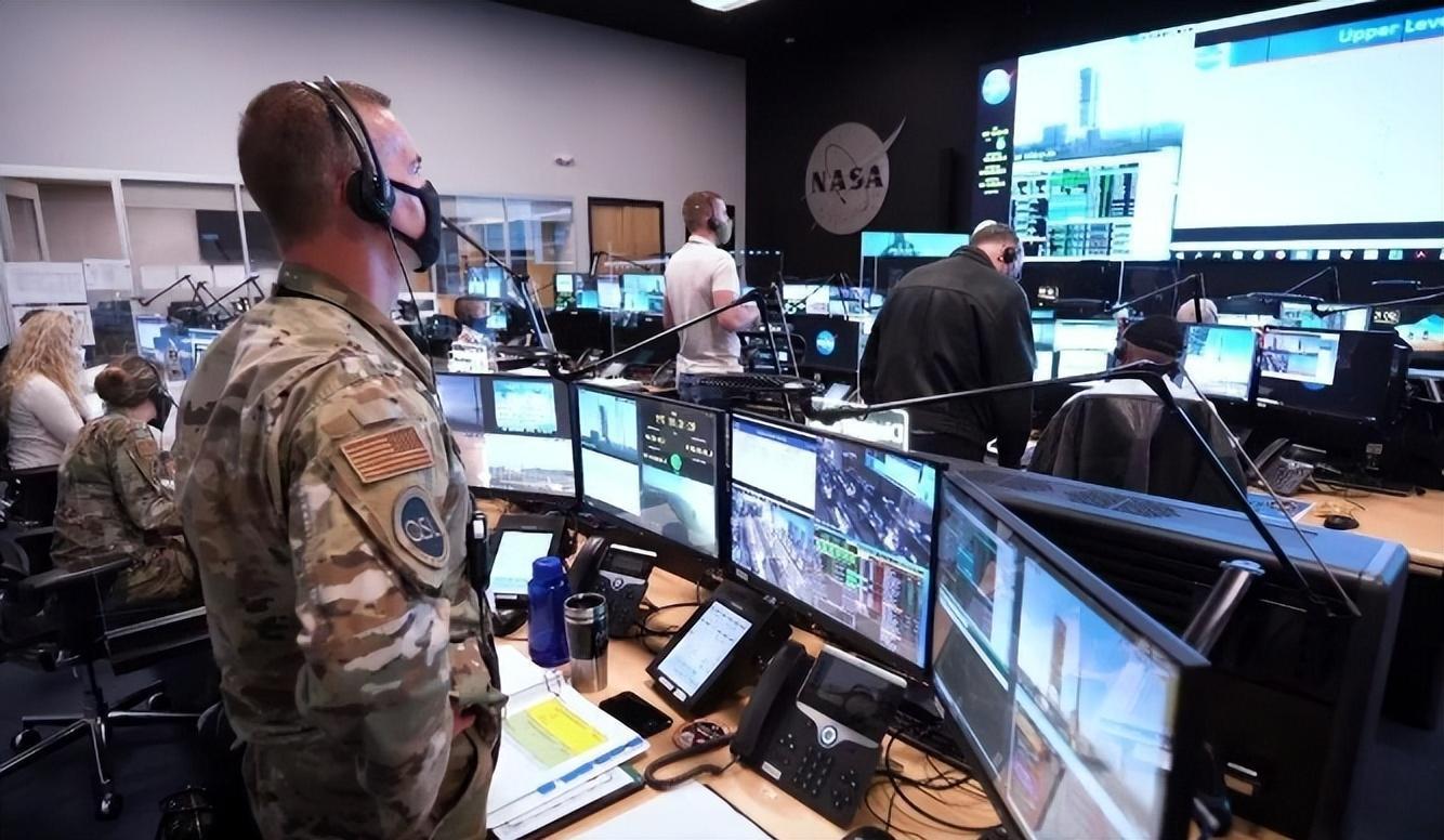 偌大的美国情报系统,并未能从众多的情报线索中解析出"基地"组织的