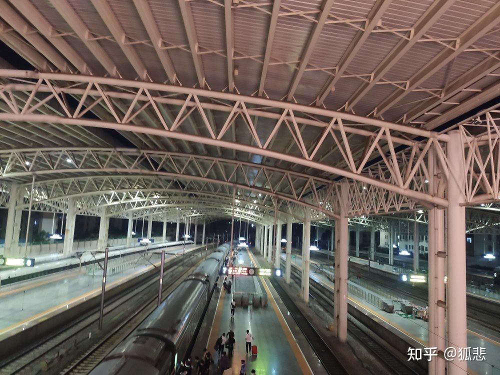 58到杭州南站,不过因为晚点了几分钟就是在河坊街上,火车下来之后坐
