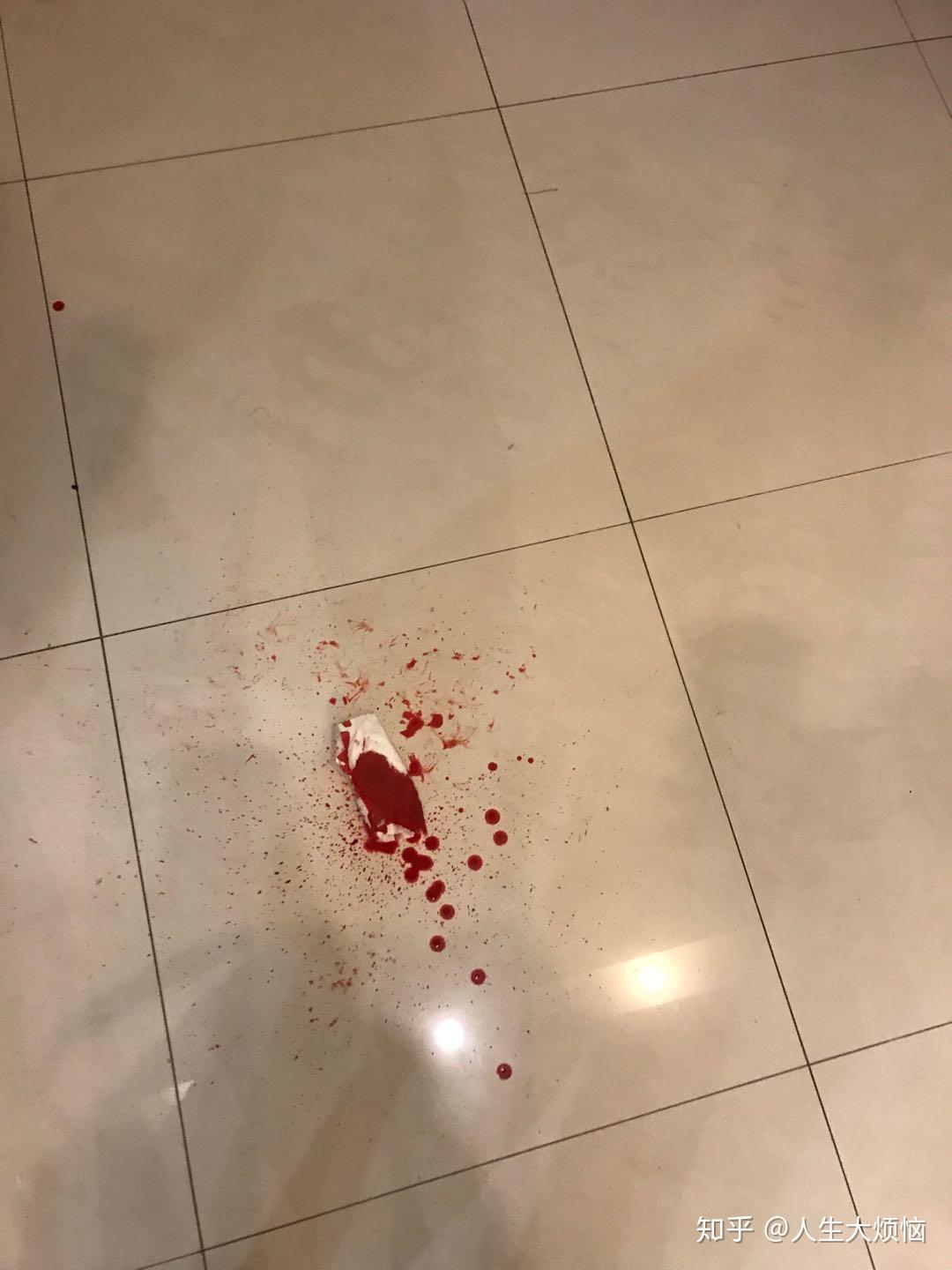 血滴在地板的真实图片图片